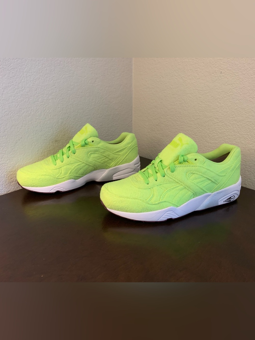 PUMA R698 Bright Tennis Neon Green  Low Top Men's Size 10